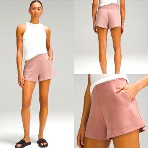 #43 NWT Lululemon Ribbed Softstreme HR Short 2" Size 10